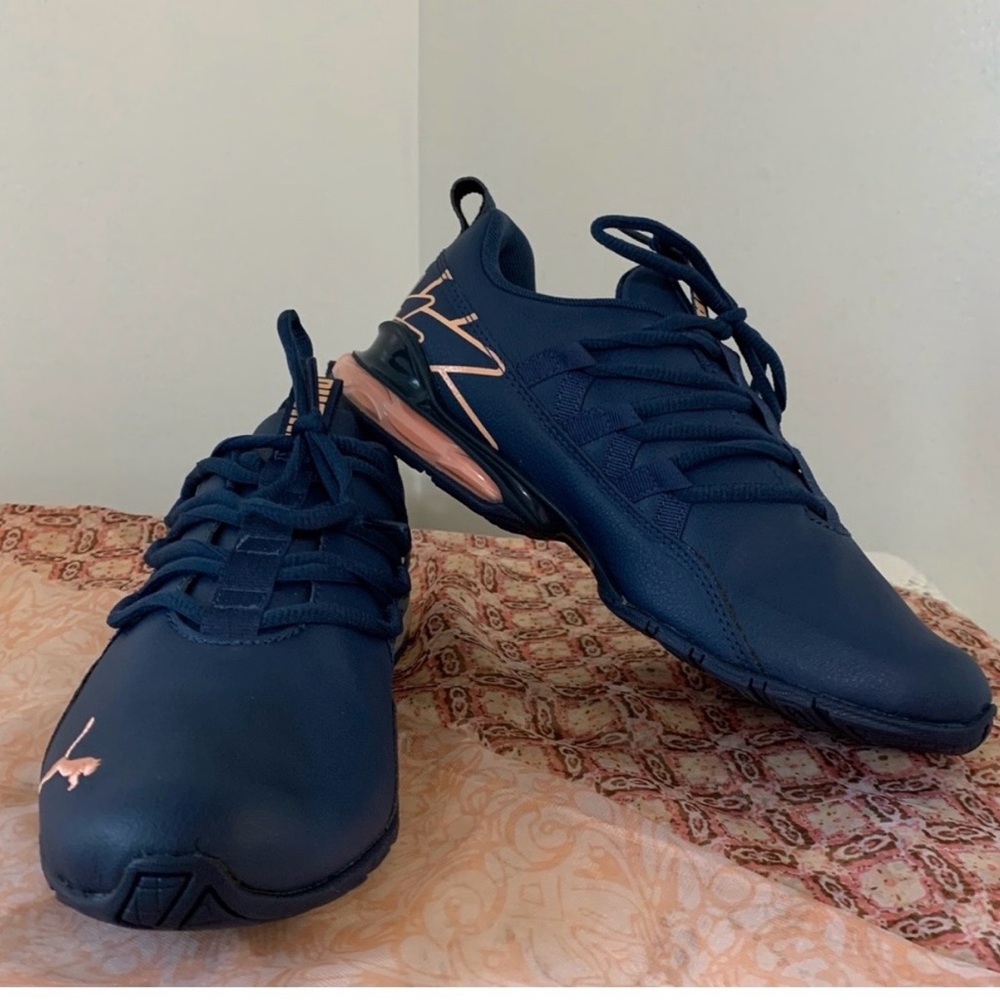 *NWOT* Women’s Puma Riaze Graphic Sneakers!